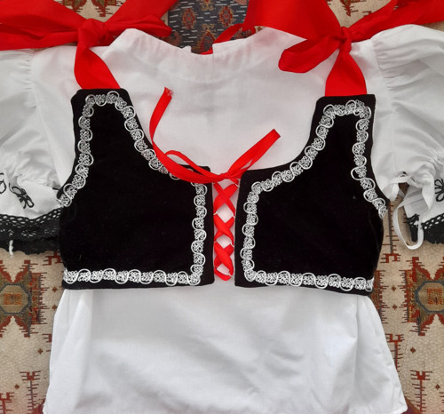 Kordulka ke kroji. Folklor. — foto 1