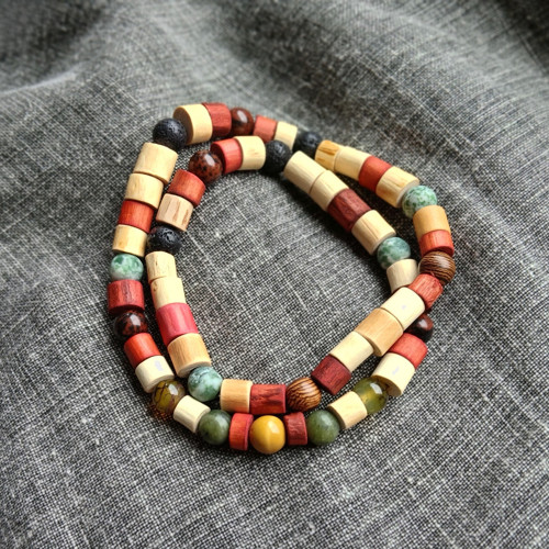 Dřevěný náhrdelník. — foto 1
