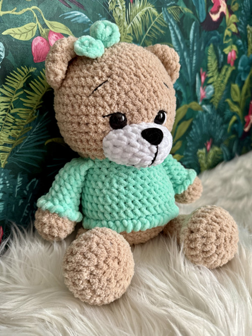 Háčkovaný medvídek cca 35 cm