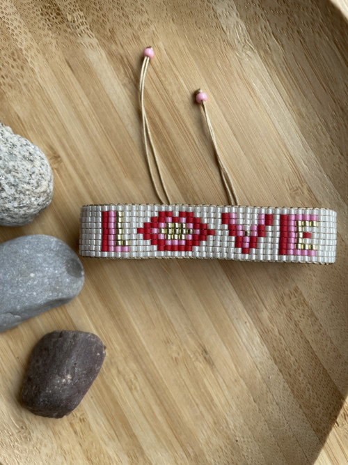 Korálkový Náramek motiv LOVE