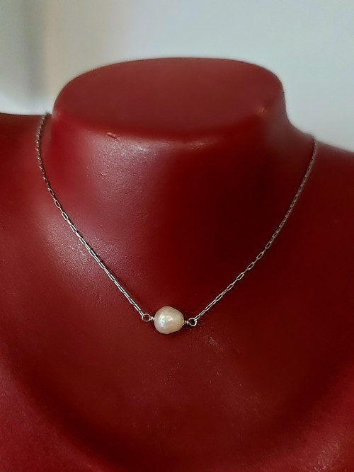 Minimalistický řetízek s barokní perlou