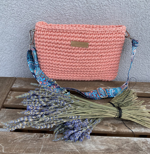 Crossbody kabelka lososové barvy