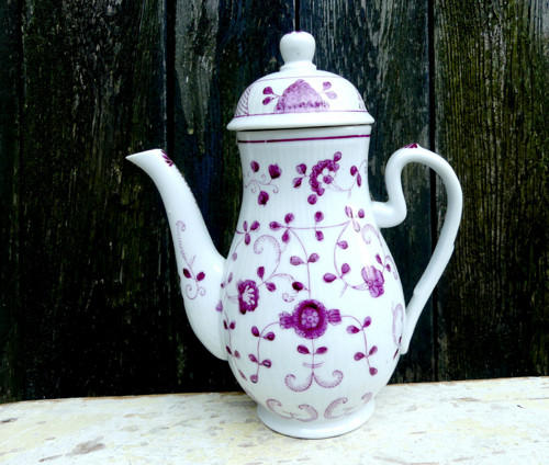 Starožitná porcelánová konvička, ruční malba