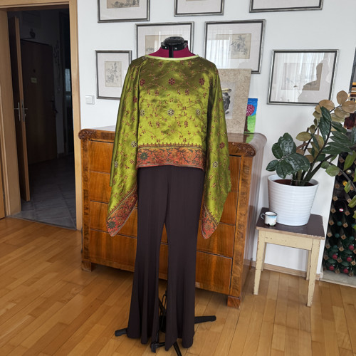 Vyšívaná hedvábná tunika — foto 1