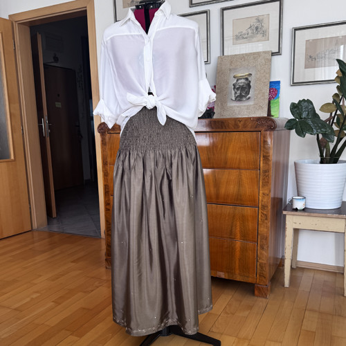 Dlouhá široká sukně — foto 1
