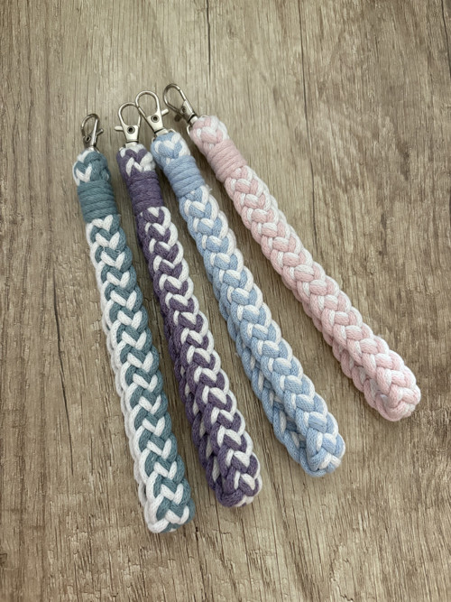 Macramé klíčenka