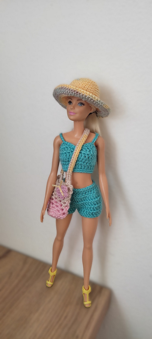 Klobouček a taška pro Barbie