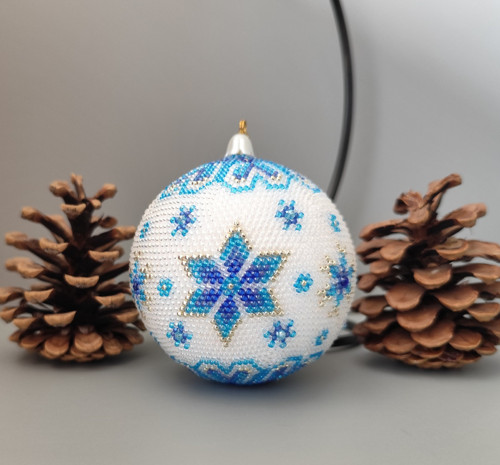 Baňka z korálků - průměr 8 cm - v krabičce