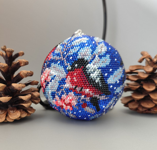Baňka z korálků - průměr 9 cm - v krabičce