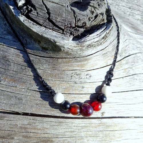 Náhrdelník Choker B9) Granát, 2x Onyx, bílý Korál