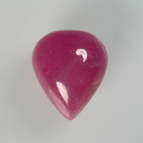 Přírodní Rubín, kabošon, 9,61 ct., 13,0x11,0x6,9mm