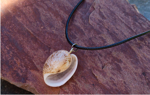 Boho náhrdelník s přírodní mořskou mušlí