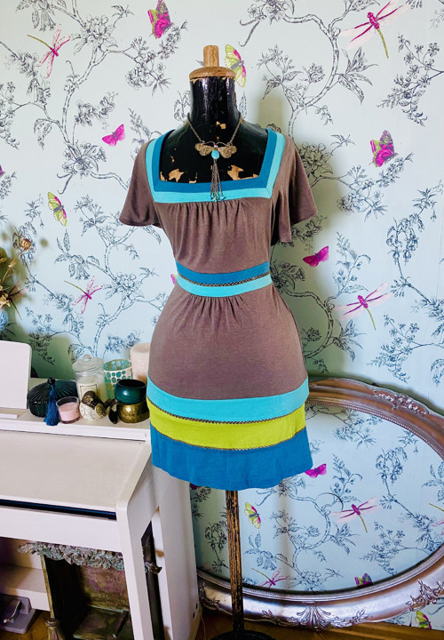 Šaty retro look — foto 1