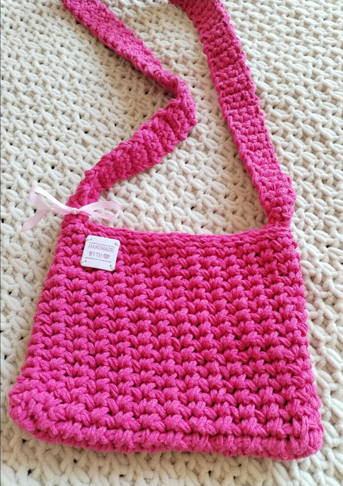 Crossbody malá kabelka sytě růžová