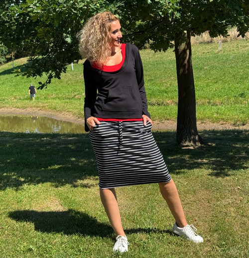 Černobílá sukně s kapsami krátká