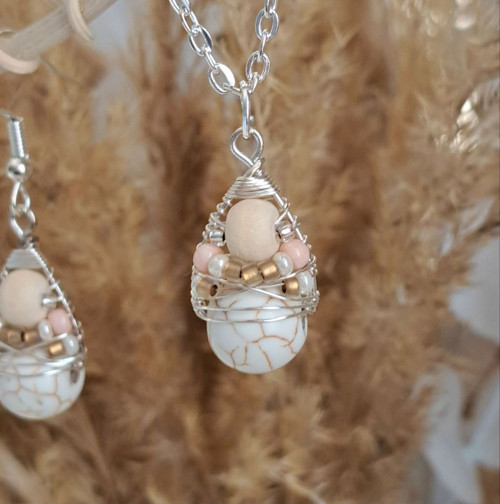 Náhrdelník Boho Pastels - Cream Howlit