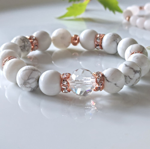 Dámský náramek z howlitu s rosegold detaily