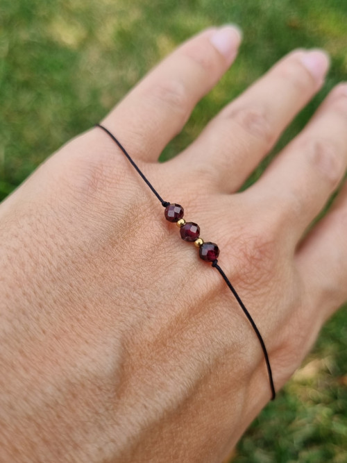 Náramek GRANÁT posuvný 4mm GOLD