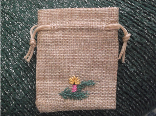 Režné pytlíčky na mini dárečky 7x9 cm vyšívané.