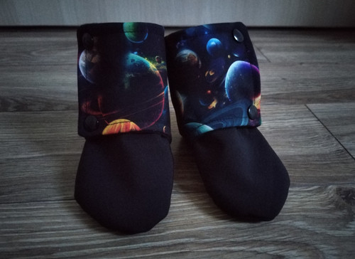 Capáčky ze softshellu do kočárku