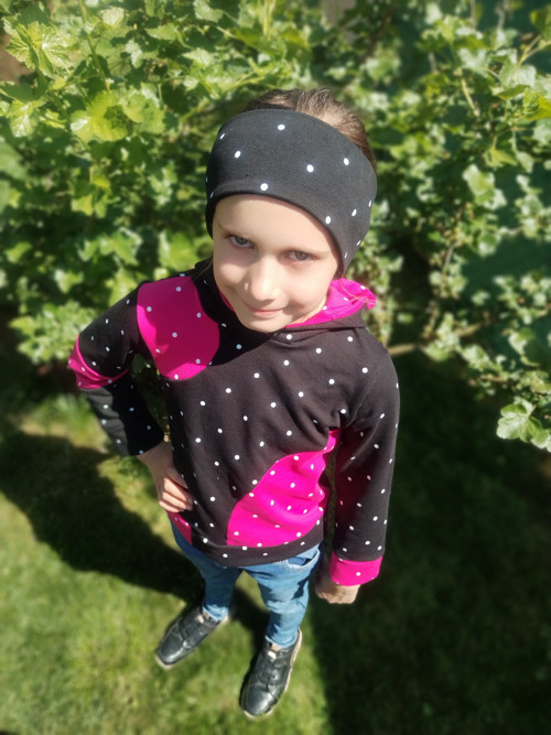Black dots
