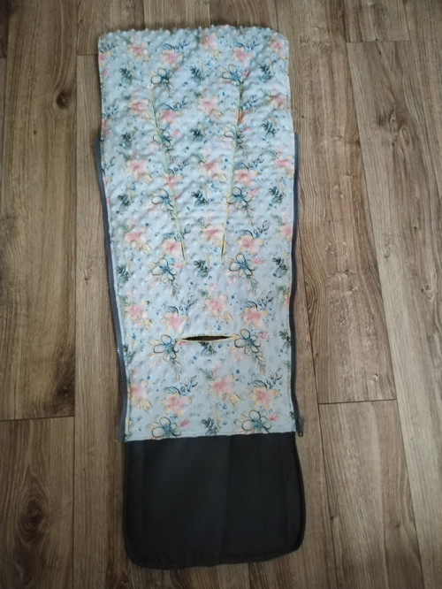 Podložka do kočárku k nepadací dece