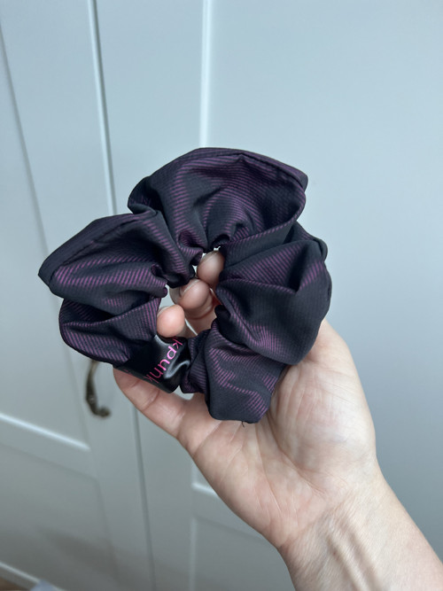 Pinkpunk scrunchie - fialový proužek