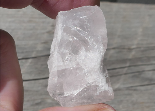 Surový růženín (33 mm) V1451