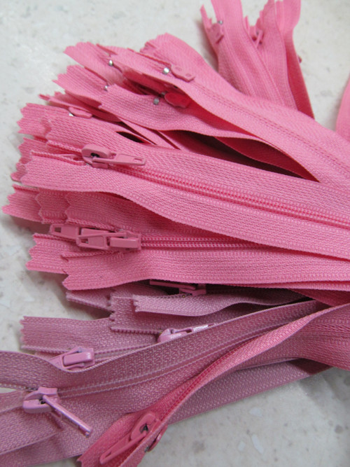 ZIP délka 25 cm — foto 1