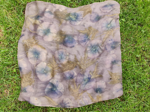 Hedvábný šátek – vlčí mák (ECOPRINT)