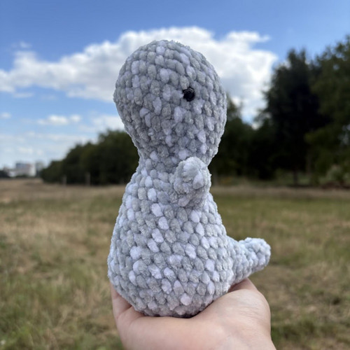 Háčkovaný dinosaurus