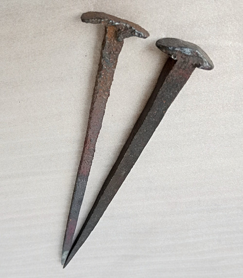 Starobylé repasované hřeby 23 cm — foto 1