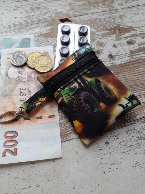 Kapsička,klíčenka,peněženka-traktor