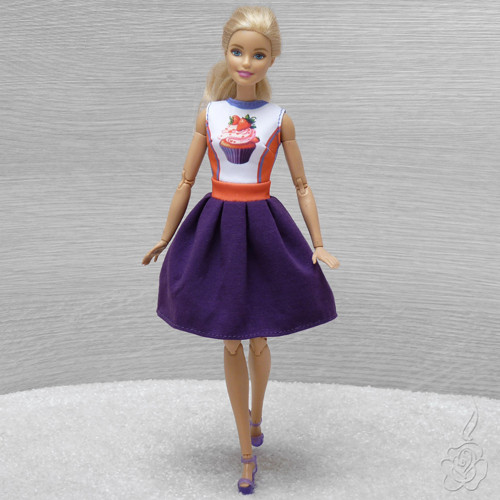 Barevné šatičky pro Barbie