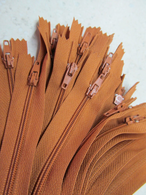 ZIP délka 25 cm