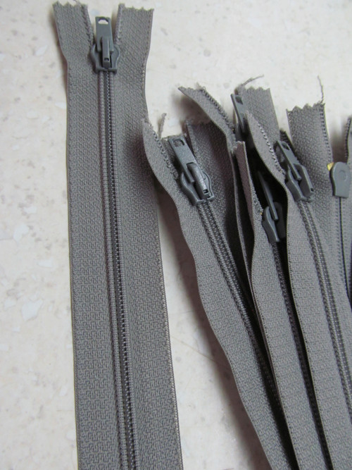 ZIP délka 25 cm