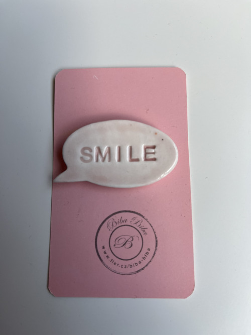 Porcelánová brož “SMILE”-narůžovělá