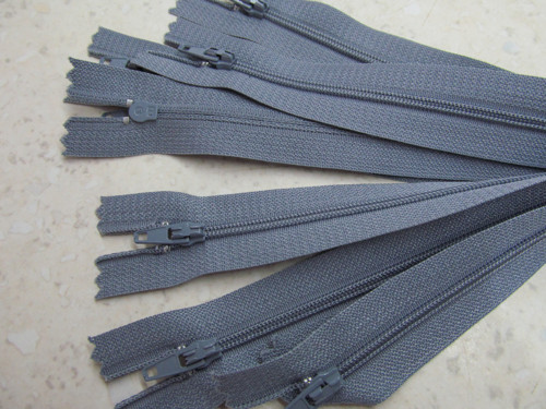ZIP délka 25 cm