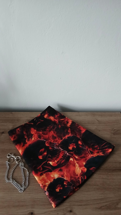 Nákrčník Lebky v plamenech
