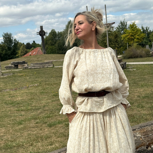 Nabíraná béžová tunika