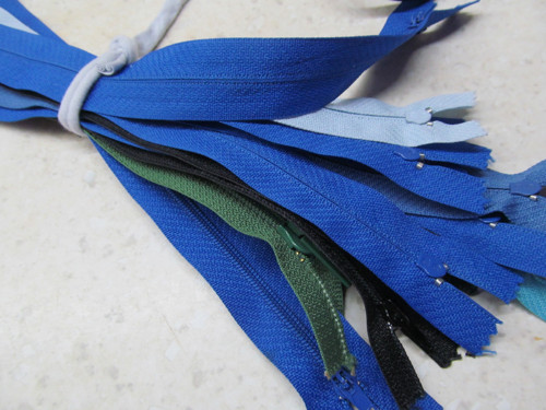 ZIP délka 30 cm