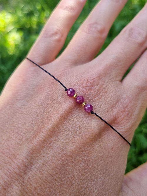 Náramek RUBÍN posuvný 4mm GOLD