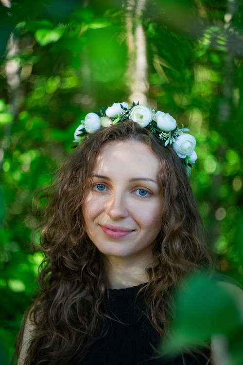 Bílá květinová koruna