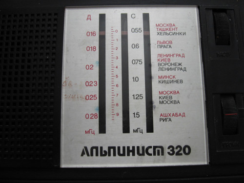 Staré ruské radio Alpinist 320 pro sběratele