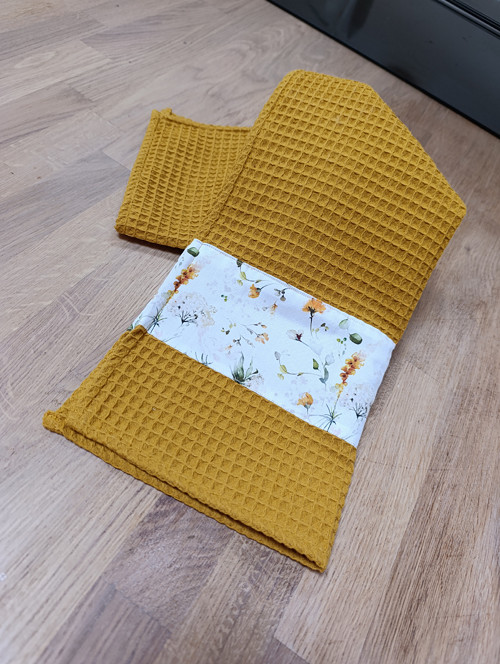 Kuchyňská utěrka s designovým pruhem Yellow orche