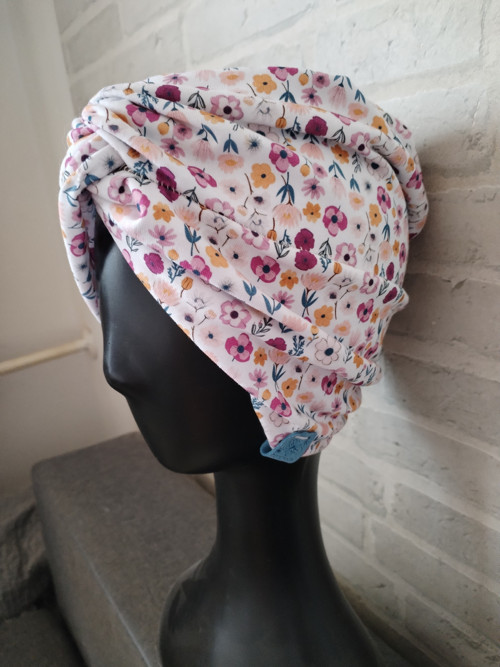 Čepice nebo turban drobné kvítky