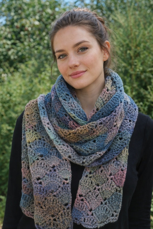 Elisa, háčkovaná šála.