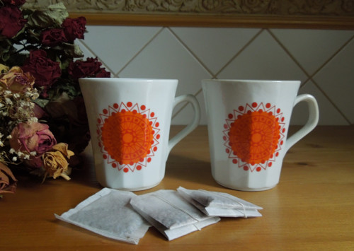 Značený porcelánový hrnek