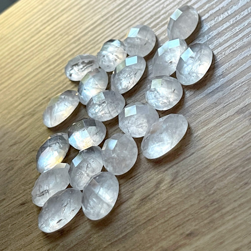 Křišťál A-AA kvalita broušený kabošon 18x13mm