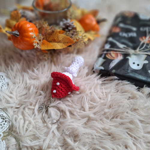 Háčkovaný přívěsek muchomůrky — foto 1